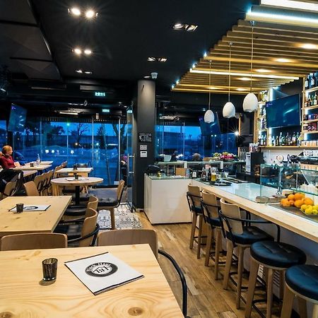 Blackhaus Young Mini Thessaloniki Exterior photo